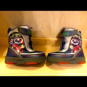 Boys Light-Up Avengers Winter Boots size 11